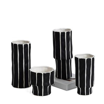 TC082 Black and White Handpainted Ceramic Vase Nordic Style Vase for Home Decoration